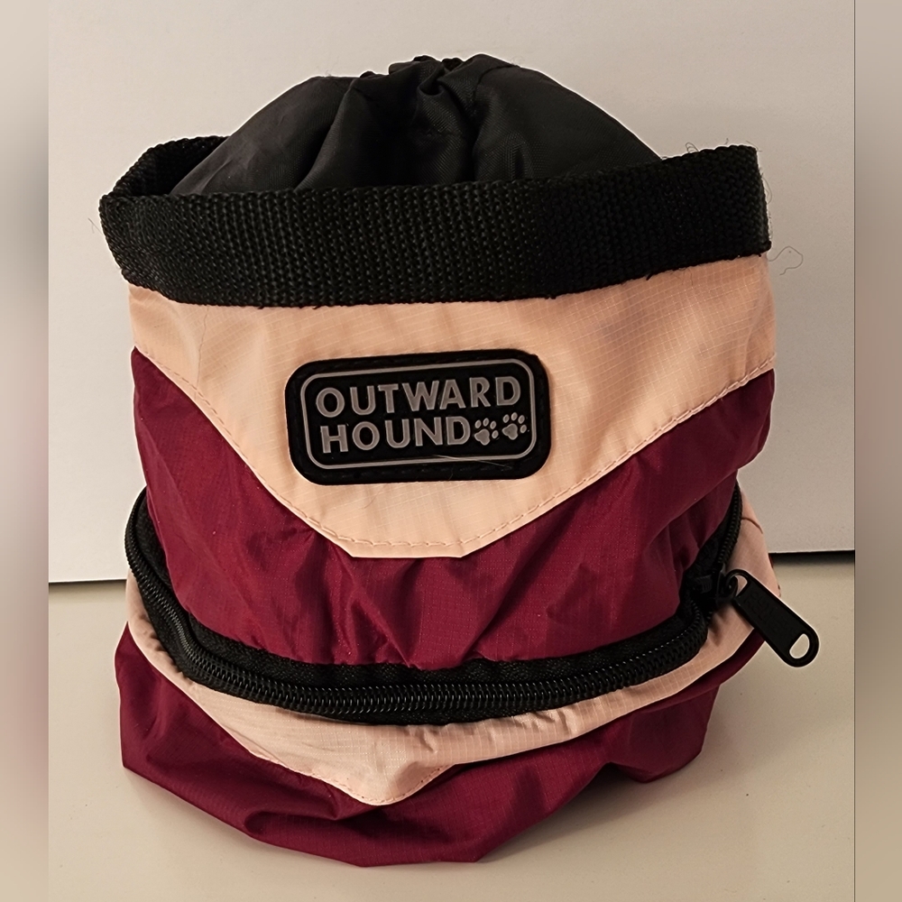 Outward Hound 2 in 1 Treat Tote with Port-a-Bowl